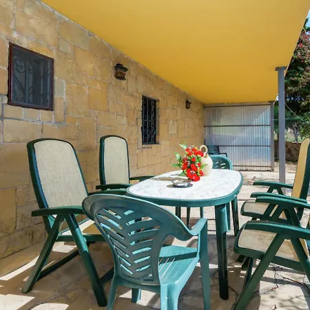 Modern In With Swimming Pool *